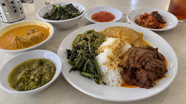 Illustration: Padang-style meal with rendang and sambal