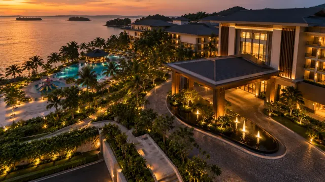 The building exterior and entrance at golden hour of a 4-star resort — Harris Hotel, a 4-star resort in Batam Centre, Batam