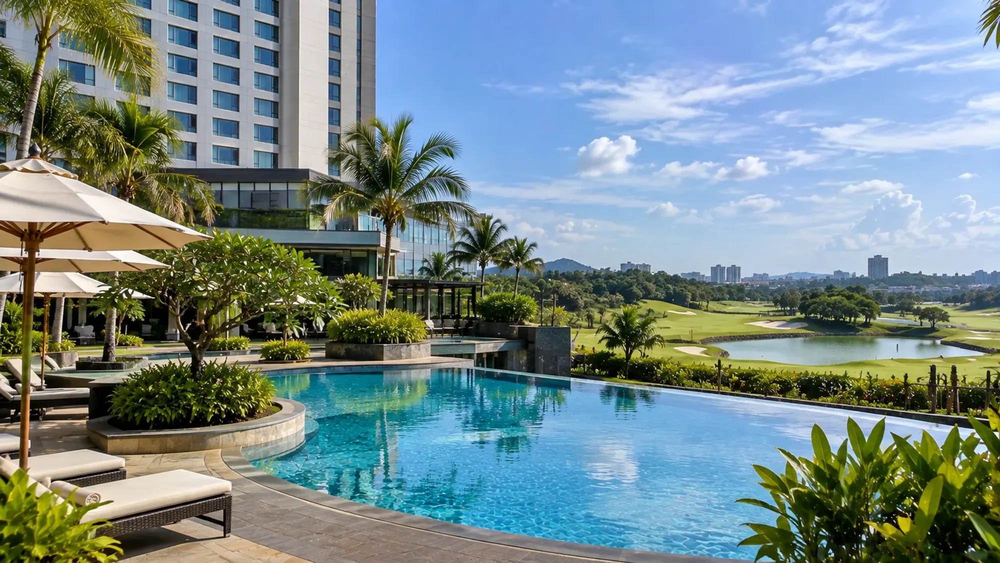 Radisson Golf & Convention Center Batam, a city hotel in Batam Centre, Batam
