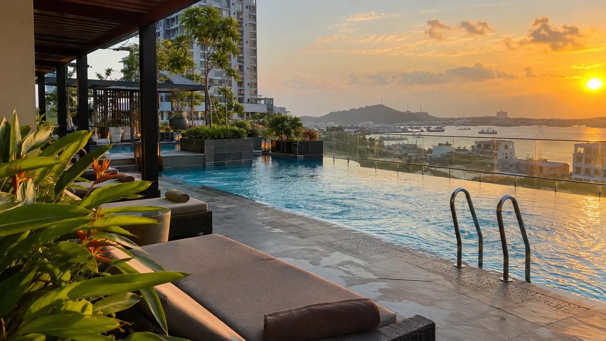 The swimming pool area in late afternoon of a 4-star city hotel — Swiss-Belhotel Harbour Bay, a 4-star city hotel in Harbour Bay, Batam