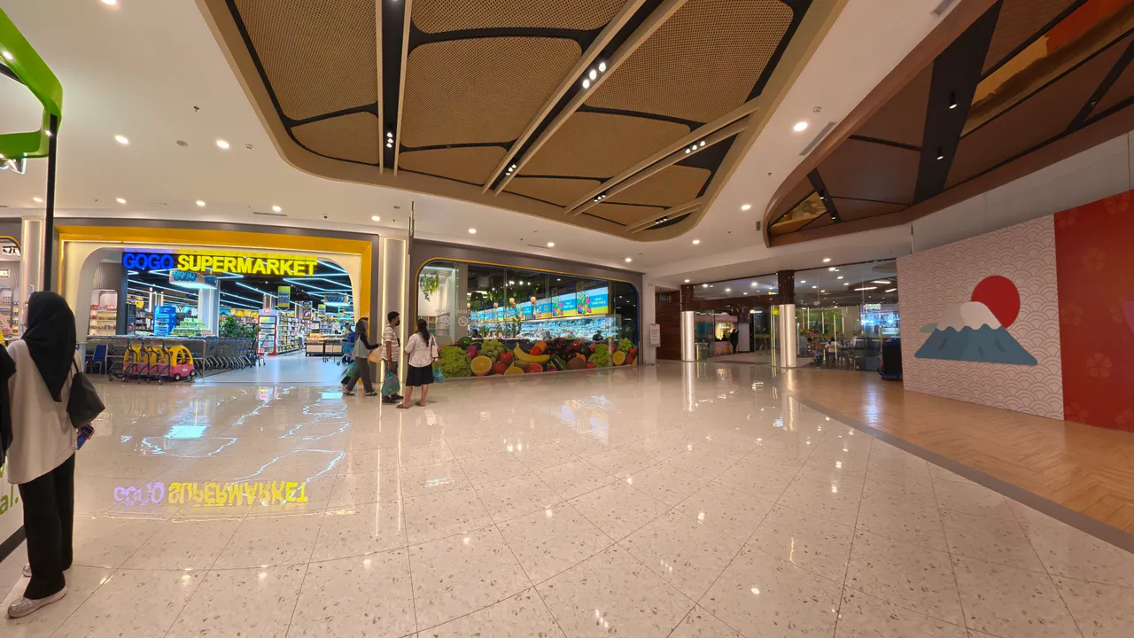 K Square Batam — entrance to Gogo Supermarket with a fresh-fruit display window
