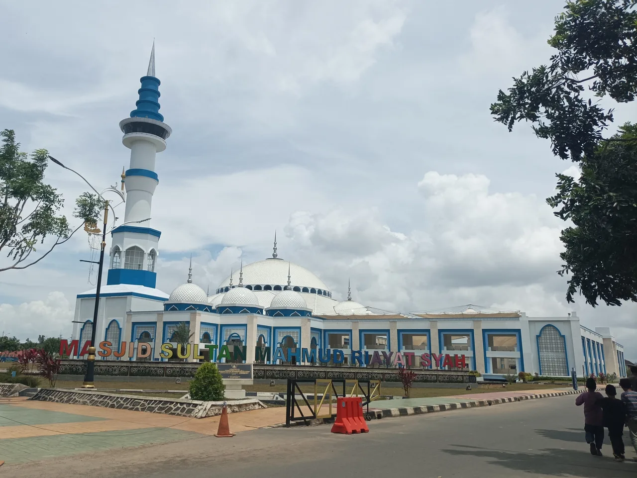 Sultan Mahmud Riayat Syah Mosque, Batam — real photo: Masjid Sultan Mahmud Riayat Syah, Sagulung, Batam